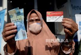 Konflik sosial adalah suatu proses sosial dimana individu atau kelompok berusaha untuk memenuhi tujuannya dengan jalan menantang pihak lawan dengan disertai bahaya dan kekerasan. Mensos Salurkan Bantuan Sosial Tunai Di Non Kph Republika Online