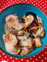 A questo punto i gastronauti più faziosi potrebbero obiettare che l'originale pentolaccia alla marchigiana prevede solo molluschi e crostacei senza la. Giorgiomare Preparato Pentolaccia Per Una Zuppa Di Facebook