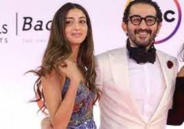 ولأول مرة يظهر حلمي مع زوجته في فيديو على تيك توك ويقوما بتقليد مشهد من أحد الأعمال. Ø´Ø§Ù‡Ø¯ Ù„ÙŠ Ø¨Ù†Øª Ø£Ø­Ù…Ø¯ Ø­Ù„Ù…ÙŠ ÙˆÙ…Ù†Ù‰ Ø²ÙƒÙŠ ØªØ®Ø·Ù Ø§Ù„Ø£Ù†Ø¸Ø§Ø± ÙÙŠ Ù…Ù‡Ø±Ø¬Ø§Ù† Ø§Ù„Ù‚Ø§Ù‡Ø±Ø© Ø§Ù„Ø³ÙŠÙ†Ù…Ø§Ø¦ÙŠ 2020 Ø³Ù…Ø§ Ø§Ù„Ø¥Ø®Ø¨Ø§Ø±ÙŠØ©