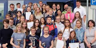 Wiehl Bonhoeffer Gymnasium Ehrt Seine Besten Urkunden Und Dank Furs Engagement Rheinische Anzeigenblaetter De