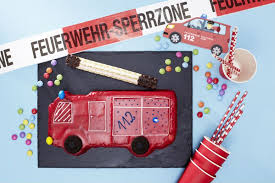 Geburtstagskuchen Fur Kleine Feuerwehrmanner Tambini Feuerwehr Kuchen Kindergeburtstag Feuerwehr Kindergeburtstag