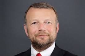 Herewith austria is the pilot of unicredit group having one person responsible as cio for the bank and ceo of ubis. Wechsel In Der Chefetage Bei Unicredit Bks Und Lgt Extrajournal Net