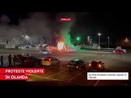 Manifestația de protest, desfășurată în piaţa muzeului din amsterdam și care încalcă o interdicție curentă privind ciocniri între manifestanţi şi forţele de ordine au avut loc și în alte oraşe din olanda. Proteste Masive Anti Lockdown In Olanda Youtube