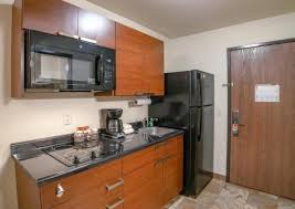 No reservations are needed with fully equipped kitchens in every suite, complete with stoves, microwaves and refrigerators. 8 Cozy Hotels With In Room Kitchens In Colorado Springs Trip101
