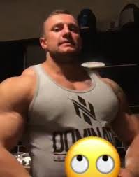 Huge man showing off his muscles - ThisVid.com
