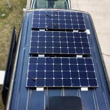 Threw Some Solar Power On The Top Of The Van Still Need To Wire Them Up And Everything But At Least It S Just Another Step Closer T Vw Bus Wohnen Wohnwagen
