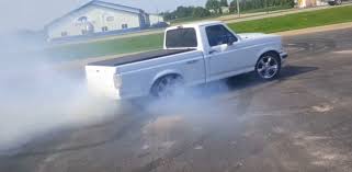 The first generation lightning's used and existing 351cid windsor engine, but ford engineers fitted it with high flow rate gt40 heads and used hypereutectic pistons to increase response, output and durability. Blown F 150 Lightning Cookin Up Clouds Tire Smokin Tuesday Ford Trucks Com