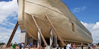 Im inneren befindet sich ein ausstellungsraum mit tierfiguren: Nachbildung Der Arche Noah Durch Regen Beschadigt Versicherung Will Nicht Zahlen