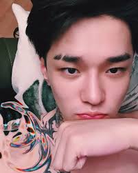 In particular, the singer impressed with his outstanding beauty, looking handsome with his new hairstyle and the eyebrow slit. This Eyebrow Style Is Trending Among K Pop Idols And It S Super Sexy Koreaboo
