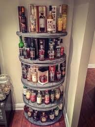 Holzspulen Eignen Sich Hervorragend Zum Basteln Hier 8 Geniale I Diy Bastelideen Whisky Regal Mobel Aus Paletten