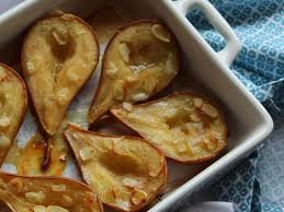 Après cuisson, rangez dans un plat allant au four les poires avec la crème de cassis et les cassis fruits, le beurre et le jus de citron. Recettes De Poire Et Miel