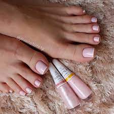 Veja como é possível mudar um pouco ou de forma radical a sua maneira de fazer as unhas decoradas no estilo francesinha. Melhores Cores De Esmaltes Para Unhas Dos Pes Esmalte Unhas Unhas Do Pe Und Unhas Decoradas Delicadas