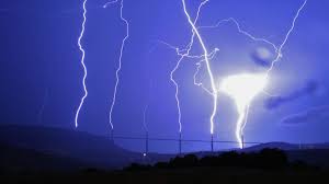 L'irm prévoit localement des orages avec de fortes pluies, de la grêle, des rafales de vent, ou des impacts de foudre. Toulouse Violents Orages Accompagnes De Grele Et Une Rafale De Vent Record Ce Mercredi Soir