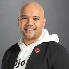 Linda Langenbacher's Instagram, Twitter & Facebook