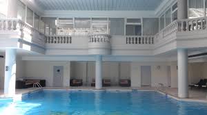 jolie piscine du spa guerlain du trianon palace de versailles trianon palace trianon palace versailles palace