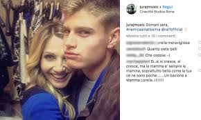 Lorella cuccarini è una mamma molto premurosa e attenta, che ama alla follia suo marito silvio capitta e i bellissimi figli che ha avuto dal loro felice matrimonio. Il Figlio Di Lorella Cuccarini Sta Facendo Impazzire Il Web Ecco Le Foto Foto 1 Di 5 Radio 105