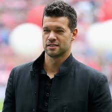 18 yaşındaki emilio ballack'ın atv motosikletle geçirdiği kaza sonrası olay yerinde hemen dünyaca ünlü eski futbolcu michael ballack'ın oğlu emilio, geçirdiği trafik kazası sonrası yaşamını yitirdi. Sblaw1f Tiprbm