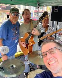 What a weekend for Dirty Sneakers! Coatesville First Friday and Big Phil's  Saturday- thanks to everyone who came out and jammed with us! See y'all  soon! #dirtysneakers #acousticrock #coatesville #bigphilsbarandgrill