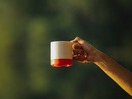 Altera totalmente o sabor e corta o clima de frescor que deve ter um bom café. Oj1byg09uihp4m