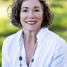 Julie Winfield's Instagram, Twitter & Facebook