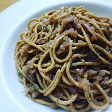 Mettetelo nel robot con la sua pelle e azionate finché lo stoccafisso è completamente destrutturato poi, continuando sempre a frullare, versatevi lentamente a filo e, alternandoli, l'olio e il latte. Detourism Venezia On Twitter Pasta Alla Veneziana Bigoli In Salsa Worldpastaday Welovepasta Detourism Photo By Kenjyan