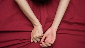 सावन के महीने में क्यों नहीं बनाने चाहिए शारीरिक संबंध? | why you should  avoid physical relationship during monsoon | HerZindagi