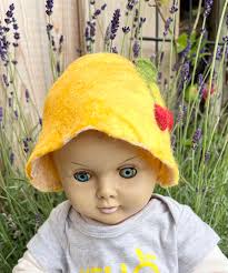 Babymütze Kirsche Filz aus Seide