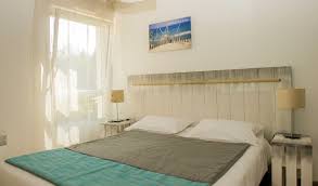 All of the apartments have a seating area and a kitchenette with a breakfast buffet is served daily from 8:00 to 10:00. Residence De Tourisme Residence Vacances Bleues Les Jardins D Arvor A Benodet 4 Etoiles Benodet Station Balneaire En Bretagne