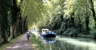 La garonne et son canal nous conduisent au coeur de la ville rose, au terme des 56 écluses du canal de la garonne, qui s'égrainent le long de ce parcours magnifique, facile et sans dénivelé. Chemindehalagetrip Le Canal De Garonne A Velo De Castets En Dorthe A Agen Le Bordeaux Invisible