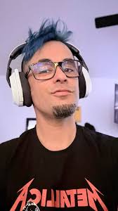 Hello, newish here, and always down to make new ranked friends or friends  in general! Recent college graduate and weight lifter when im not