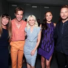 View latest posts and stories by @elizabethbanks elizabeth banks in instagram. The Striped Dress Veronica Beard Sleeveless Ruched Striped Shirtdress Of Elizabeth Banks On Instagram Spotern