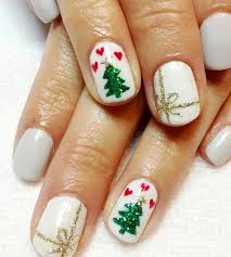 La navidad es tiempo de unión, de estar en familia, de decorar el árbol, la casa, iluminar las calles de luz y hacer intercambio de regalos. Faciles Unas Acrilicas Disenos De Unas Navidenas Elegantes Unas