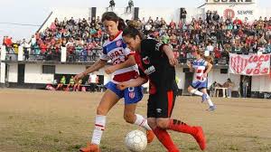 Colón juega la final con la sangre y luto tradicional. El Clasico Del Futbol Femenino Se Vive En Uno Santa Fe