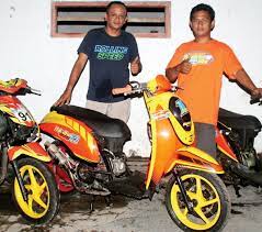 Download ide modif honda beat warna biru putih terbaru dan via botolmodifikasi.blogspot.com. Modifikasi Scoopy Road Race Oprek Motor