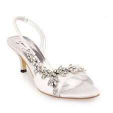 Sandalo sposa con incrocio avanti (120 €); Scarpe Sposa Tacco 5 Comodita Ed Eleganza Assicurate Scarpe Per La Sposa Aperte Avanti Scarpe Da Sposa Scarpe Da Sposa Comode Scarpe Da Sposa Converse