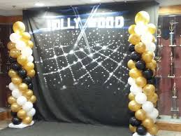 Black And Gold Balloon Arch Hollywood Theme Balloon Columns In Gold White And Black By Extra Pop By Yolanda Black And Gold Theme Balloon Columns 18th Party Ideas
