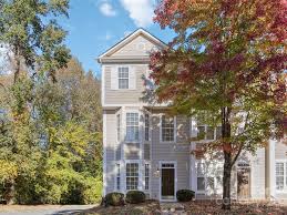 8015 Kings Creek Dr, Charlotte, NC 28273