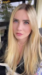 Kristen Nicole Medina Con Su Prima