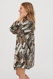 Soyez le premier à commenter ce produit. Robe Smockee Marron Motif Peau De Serpent Femme H M Fr From H M On 21 Buttons