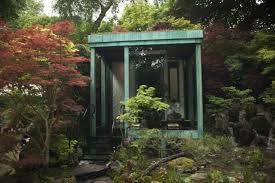 Chelsea Flower Show Favorite Mr Ishihara S Minimal Water Hut Gardenista Chelsea Flower Show Chelsea Garden Chelsea Flower