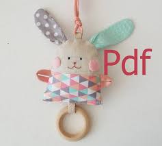 25 pdf muster rassel hase textil baby spielzeug holzring beissring schnittmuster weiche rassel spielzeug kinderkrankheiten spielzeug geschenk fur baby toys diy wooden baby toys baby toys