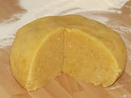 Quando le uova saranno bene incorporate, unite la farina 0 e la fecola di patate, mescolate, trasferite sul piano di lavoro e, impastando, ottenete una pasta morbida e umida. Pasta Frolla Con Fecola Di Patate E Vanillina Il Paradiso Dei Gourmets
