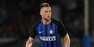 Inter Milan Kali Ini Mempunyai Pemain Belakang Yang Bagus Dan Salah Satunya Yaitu Milan Skriniar Milan Skriniar Sebagai Pemain Andalan Milan Mens Tops Sports