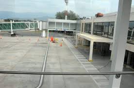 El aeropuerto internacional martín miguel de güemes, cómunmente llamado aeropuerto de el aybal, es un aeropuerto que se encuentra ubicado a 7 km hacia el suroeste del centro de la ciudad de salta, capital de la provincia homónima, en la república argentina. El Aeropuerto De Salta Preparado Para El Regreso De Los Vuelos