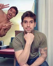His birthday, what he did before fame, his family life, fun trivia facts, popularity rankings, and more. Andres Camilo Auf Twitter That S For The Public To Decide