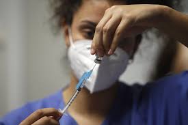 La más reciente información de vacuna pfizer publicada en colombia.com. Combinar Las Vacunas De Astrazeneca Y Pfizer Aumenta Los Casos De Reacciones Adversas Leves Y Moderadas Ciencia Y Tecnologia Cadena Ser