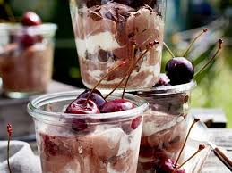 Dunkle Herrencreme Mit Rum Kirschen Rezept Herrencreme Kirschen Rezepte Lecker