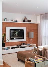 Almofadas com tons de azul claros decoram o sofá. Sala De Tv Moderna 10 Dicas Para Decorar 35 Projetos