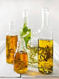 Huile D Olive Aromatisee Au Thym Et Romarin Recette Huile D Olive Aromatisee Huile Aromatisee Huile D Olive