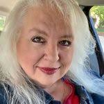 Laura Altergott's Instagram, Twitter & Facebook